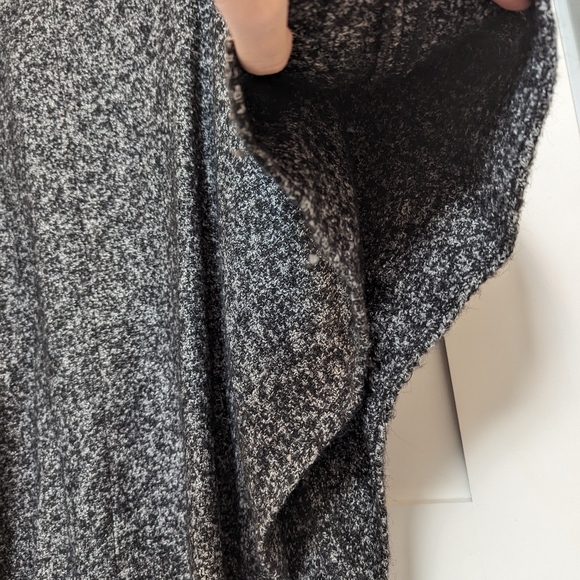 Novelti Black/Grey Cape - Picture 6 of 13